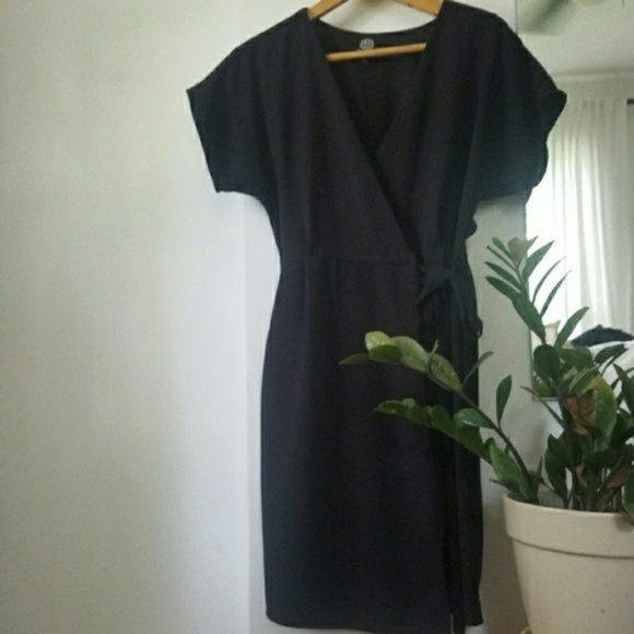 bobeau Dresses & Skirts - ❎SOLD❎Effortless Wrap Dress